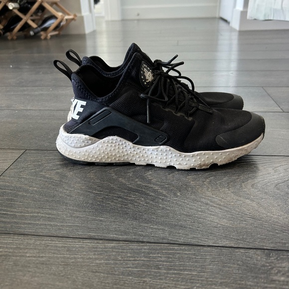 Women’s nike huarache sneakers - Picture 1 of 5